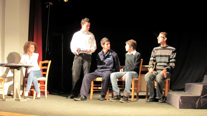 La teatru va fi deschiderea Cineforum