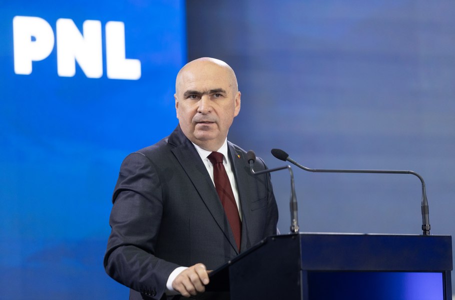Schimb acid de replici la Congresul PNL. Roman: „Unii au ajuns în acoperiș pe ușa din spate”. Cum i-a răspuns Bolojan 