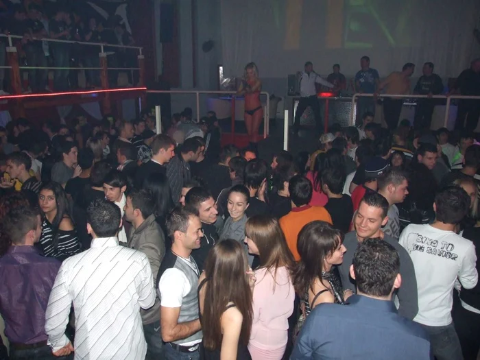 Petrecerea din cluburi, în noaptea de revelion va fi asigurată de Dj-ii rezidenţi