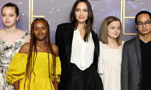 Angelina Jolie cu o parte din copii, Foto Getty jpg