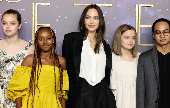 Angelina Jolie cu o parte din copii, Foto Getty jpg