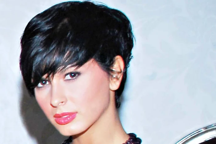 Andreea Mantea şi Ştefan Stan s-au cuplat acum o lună. De Revelion au petrecut la Târgu Jiu şi s-au pozat sub Poarta Sărătului
