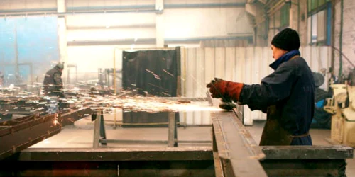 Industria, deşi pare că merge bine, nu a reuşit să tragă PIB-ul pe plus în ultimul trimestru din 2009. 