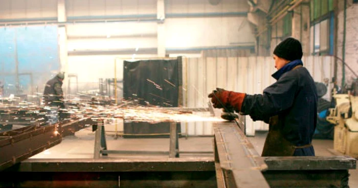 Industria, deşi pare că merge bine, nu a reuşit să tragă PIB-ul pe plus în ultimul trimestru din 2009.