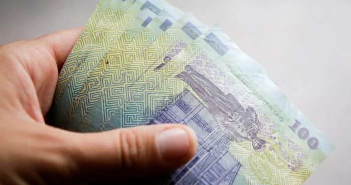 
    Românii pot cumpăra de mâine titluri de stat, în cadrul Programului Tezaur  