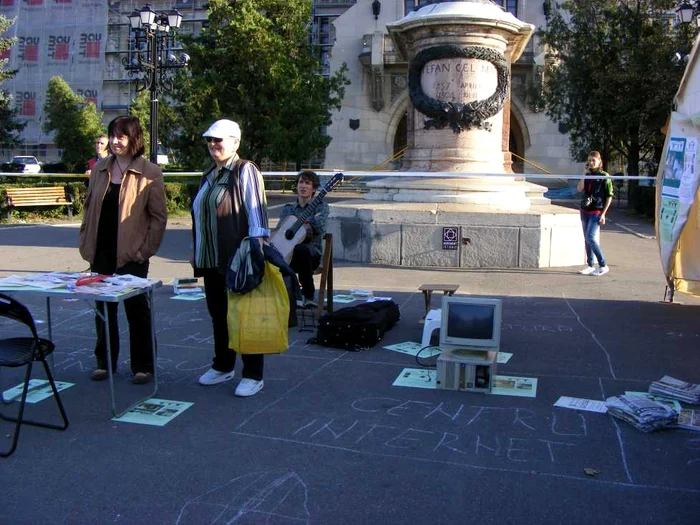 Bibliotecarii ieşeni strâng semnături pentru obţinerea unui sediu