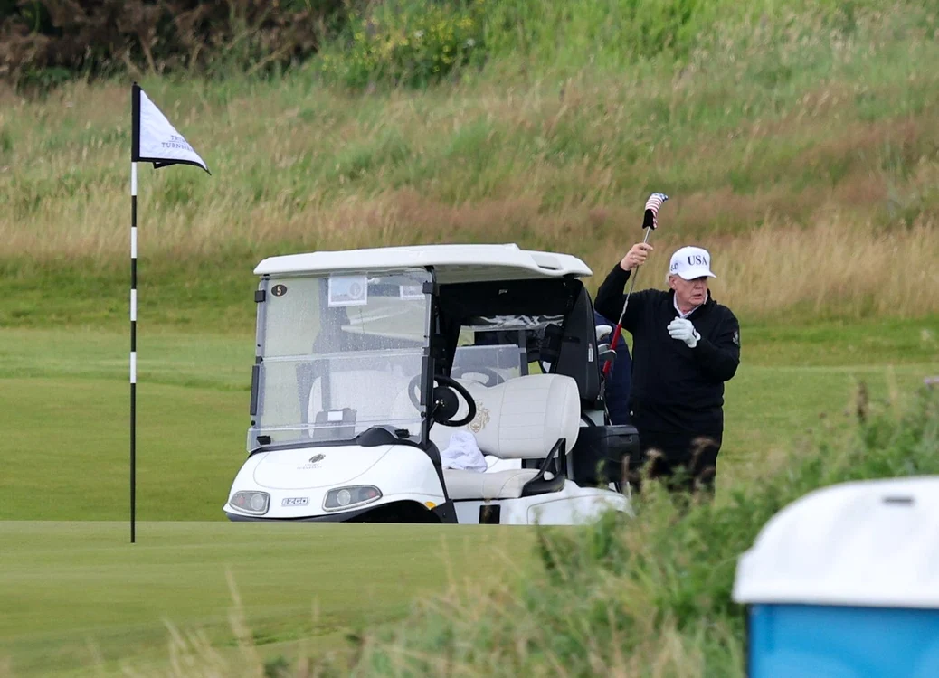 Donald Trump, pe terenul de golf din Turnberry