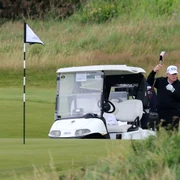 Donald Trump, pe terenul de golf din Turnberry, Scoția FOTO Profimedia 