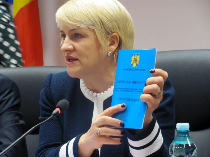 Ministrul Apelor, Lucia Varga, a făcut mai multe declaraţii pe tema unui manual care îi va ajuta pe primari să reacţioneze eficient în caz de calamitate  FOTO: Florina Pop