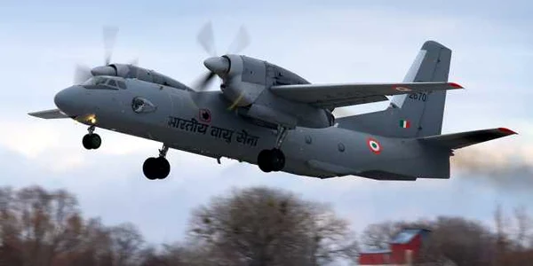 AN-32 din dotarea Fortelor aeriene ale Indiei FOTO defenseindustrydaily.com