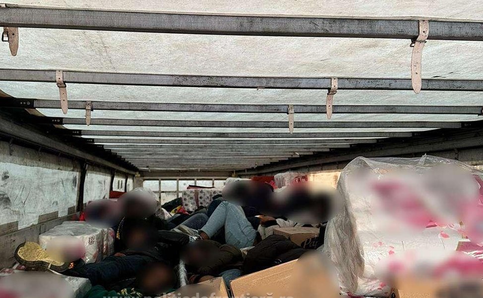 Migranți din Bangladesh, trecuți granița pe filiera românească. Dosarul cu 17 inculpați avansează rapid în instanță