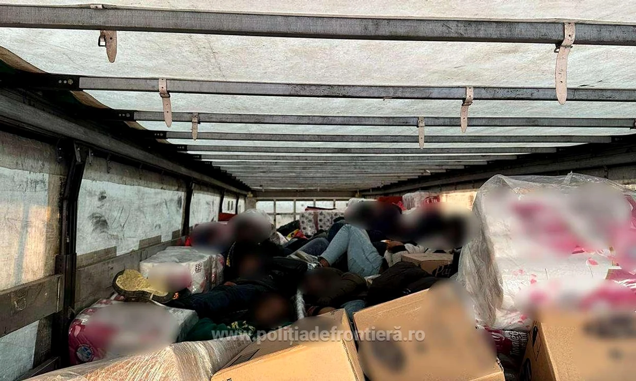 Migranții se aflau printre marfă 