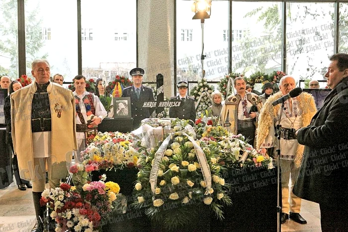 Nicolae Furdui Iancu a stat la căpătâiul realizatoarei tv (Fotografii: Florin Şuler)