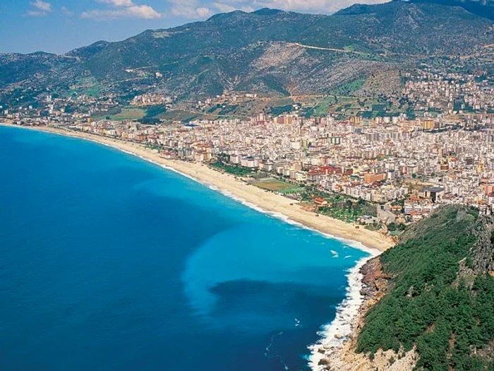 Cele mai frumoase plaje din Antalya: Alanya este situată pe coasta mediteraneeană a Turciei