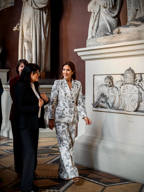 Regina Danemarcei, apariție uimitoare la un muzeu din Copenhaga, Instagram (1) jpg