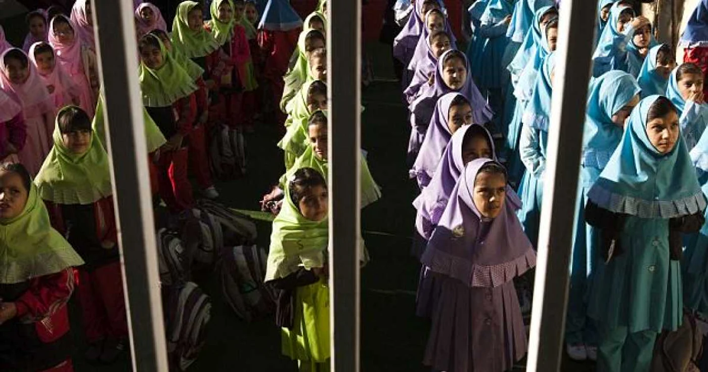 Liderii iranieni ar putea legifera căsătoria fetelor de 13 ani. FOTO: Reuters