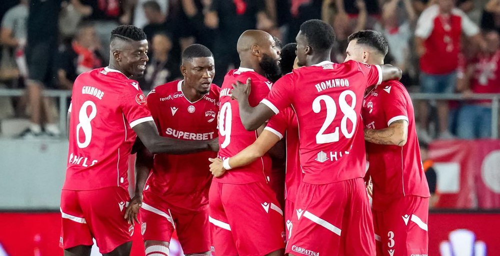Dinamo, victorie dramatică, în 9 jucători, în fața Universității Craiova. „Câinii” urcă pe locul 2 în Superliga