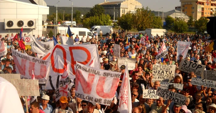 Peste 5.000 de oameni au fost prezenţi la miting FOTO:adevarul