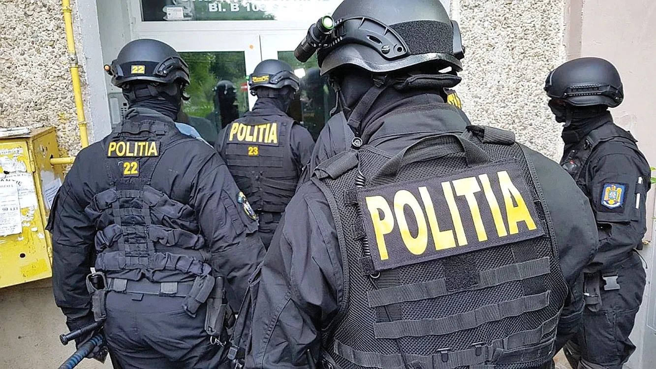 Poliţiştii au descins ieri  la zeci de adrese din ţară. FOTO: Adevărul