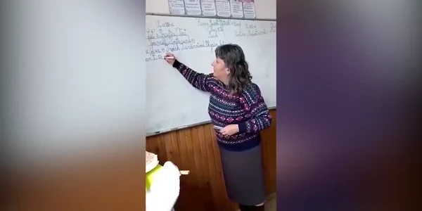 Profesoară din Prahova, batjocorită de elevi mp4 thumbnail png