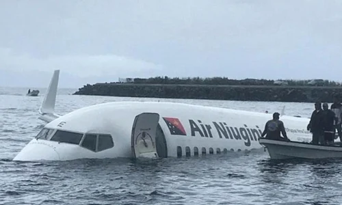 50c0cf4a00000578 6217209 an air niugini plane has crash landed in the ocean after it over a 36 1538106870215 jpeg