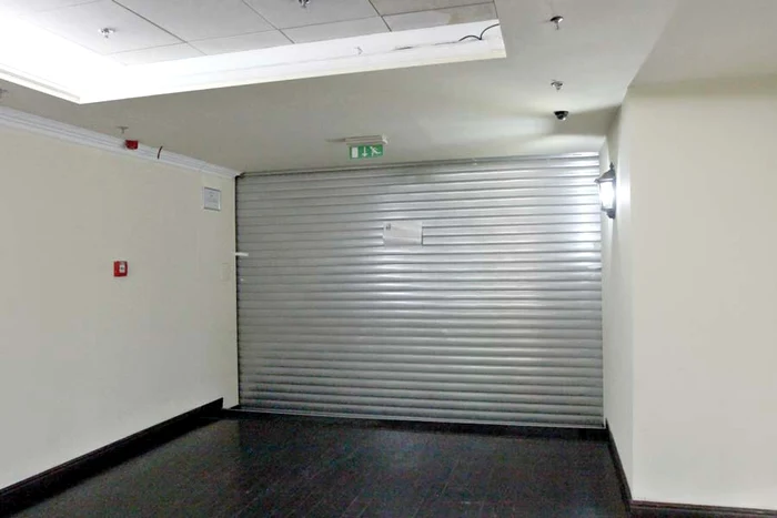 Un mesaj postat pe uşă anunţa clienţii că “Disneylandul“ s-a închis