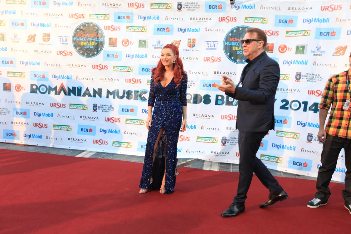 Elena Gheorghe a pozat alături de Gabriel Cotabiţă