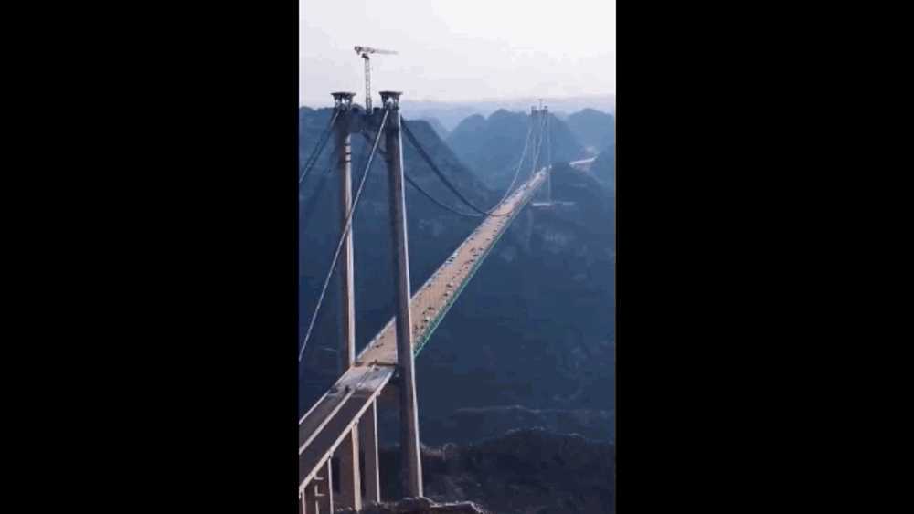 Italia și China se bat în recorduri pentru construirea celor mai lung, respectiv înalt pod din lume