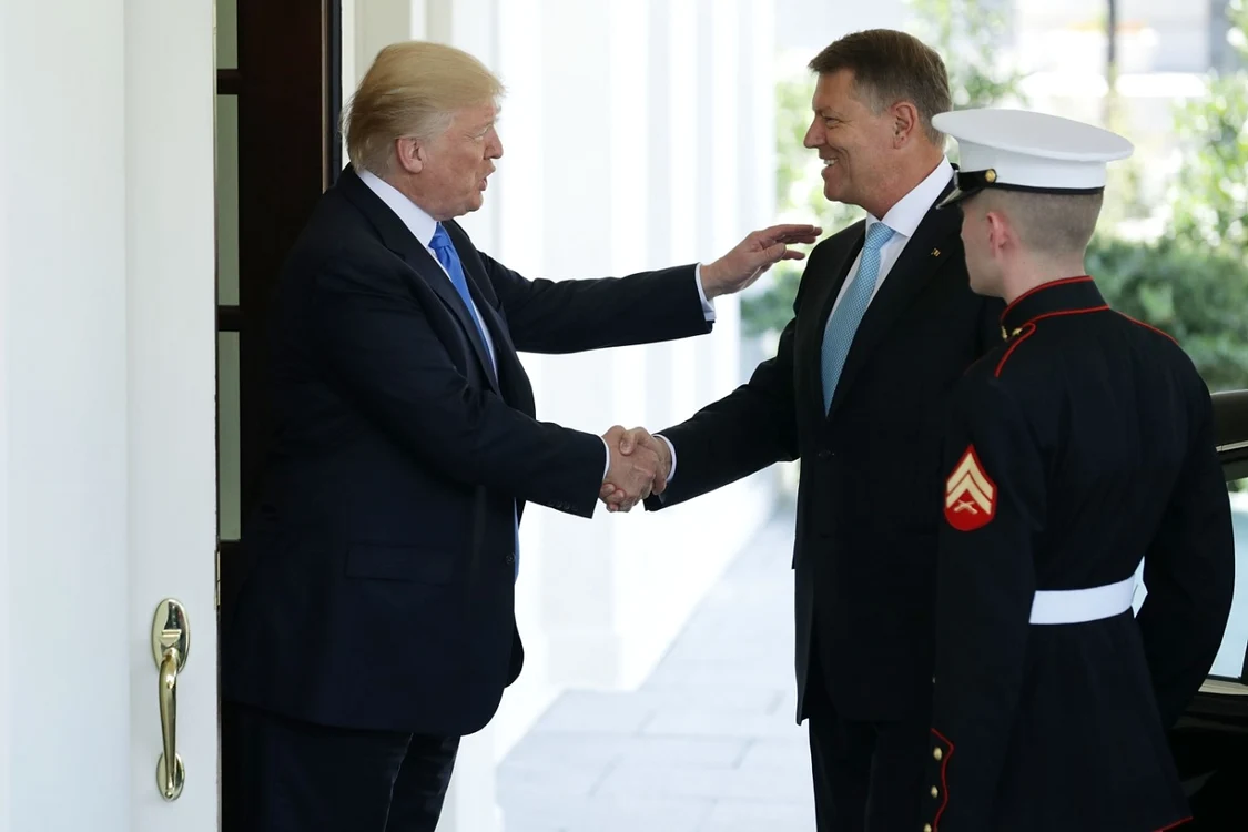 Klaus Iohannis a fost primit de Donald Trump la Casa Albă