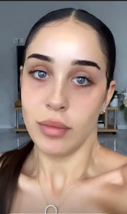 Așa arată Ștefania fără pic de machiaj