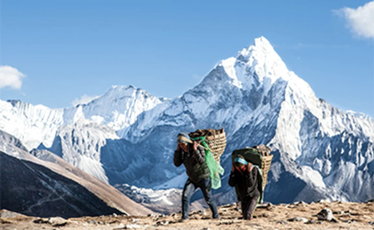 
    Adrian Laza a atins vârful Annapurna 1, dar n-a mai izbutit să urce pe vârful Dhaulagiri  
