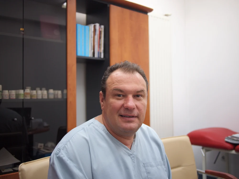 „Oamenii vor frumusețe uniformă” interviu cu chirurgul plastic Marek VÂLCU jpeg