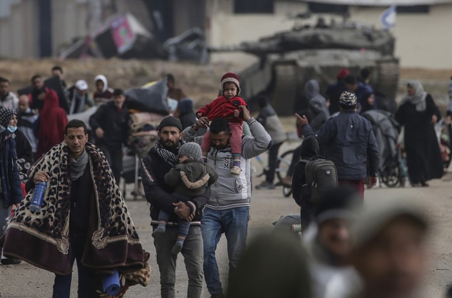 Evacuări în masă la Khan Younis, unde armata israeliană anunță uciderea mai multor membri Hamas