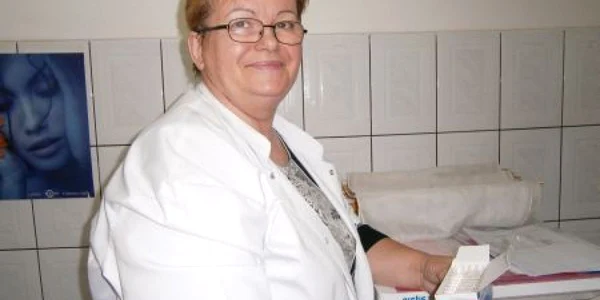 Carmen Tronea arată dozele de vaccin primite anul acesta 