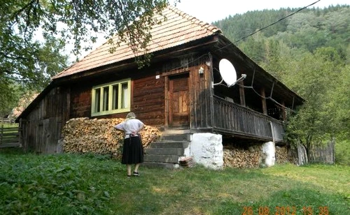 Oara Părăştia (93 de ani) vrea ca piciorul să fie îngropat în acelaşi timp cu ea. (Foto: adevarul.ro)