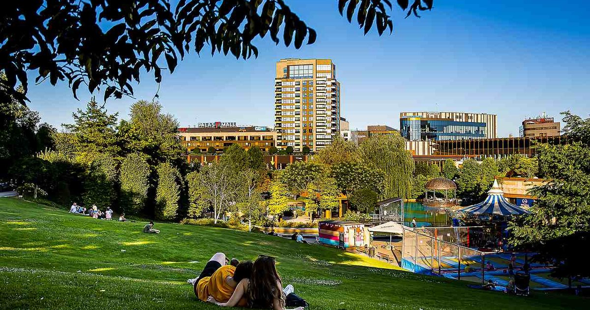 Orașe reînviate: Reconversia și regenerarea urbană transformă comunitățile locale. Orașe reînviate: Reconversia și regenerarea urbană transformă comunitățile locale.