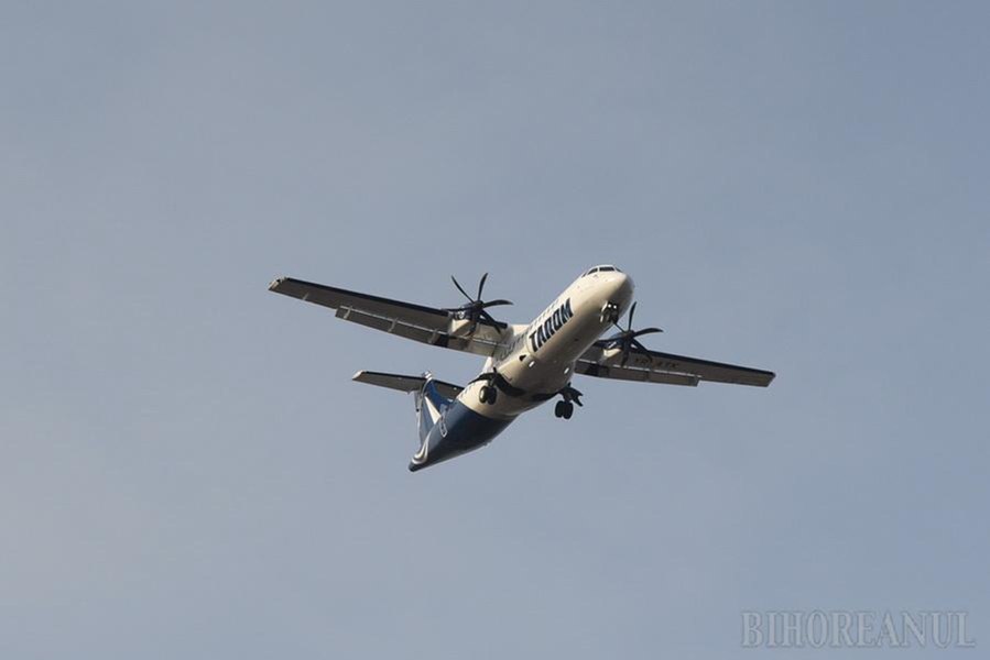24 de români condamnați, expulzați din Irlanda cu un avion special. Interdicții de până la 10 ani