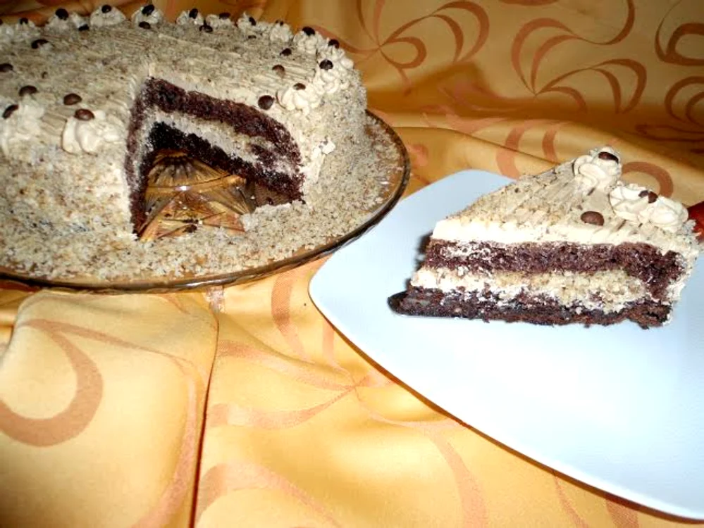 
    Tort cu nuci şi cremă de ness  