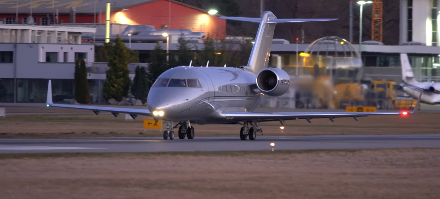 Bombardier Challenger 604 ar fi transportat de urgență un rus influent în Germania. Foto: Captură