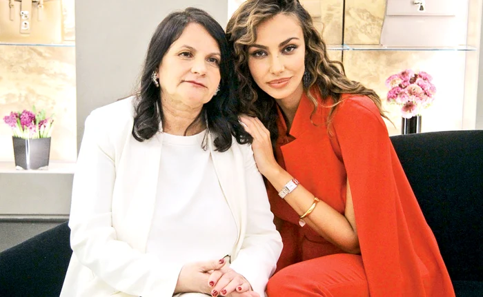 
    Constanţa şi fiica ei,  Mădălina Ghenea, au fost  în centrul atenţiei la  inaugurarea unui magazinFoto: Hepta  