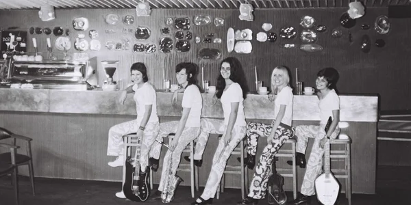 VENUS la barul din Student Club jpg