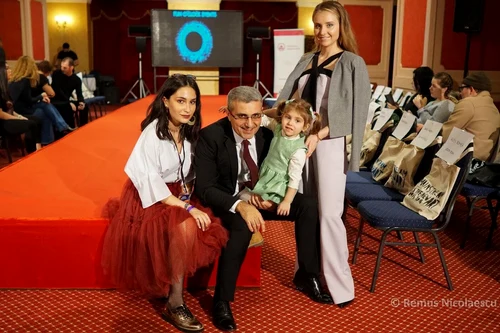 Robert Turcescu Ioana Oana Mainstream is the New Art jpeg