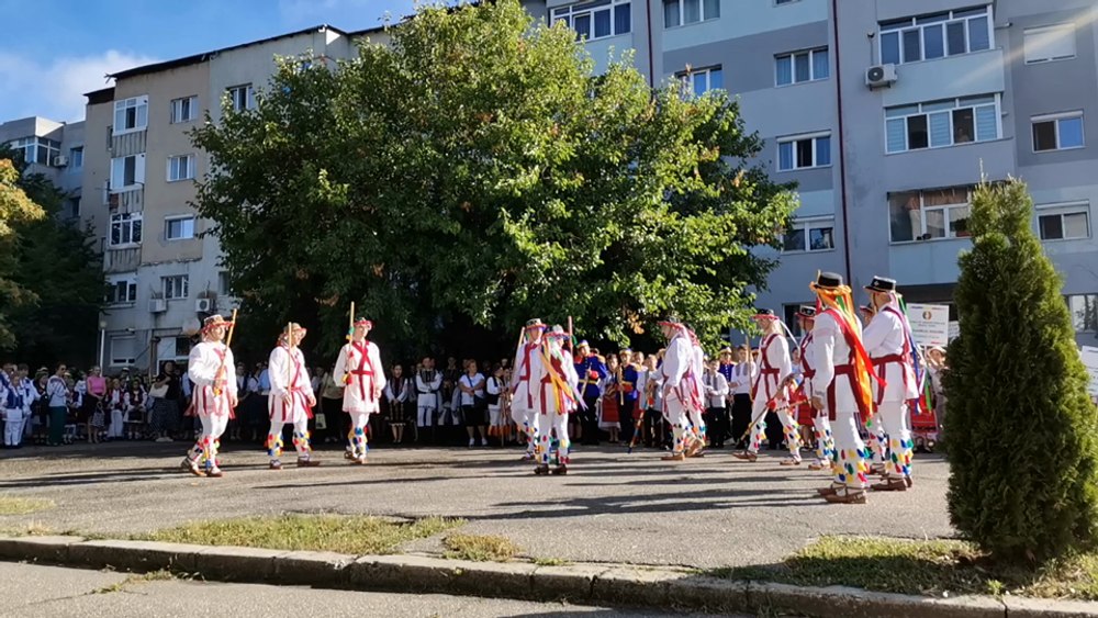 Slatina copiilor-dansatori. Zeci de ansambluri din toată țara se întrec la „Călușul Românesc”. „Poți să spui care e mai bun?” VIDEO