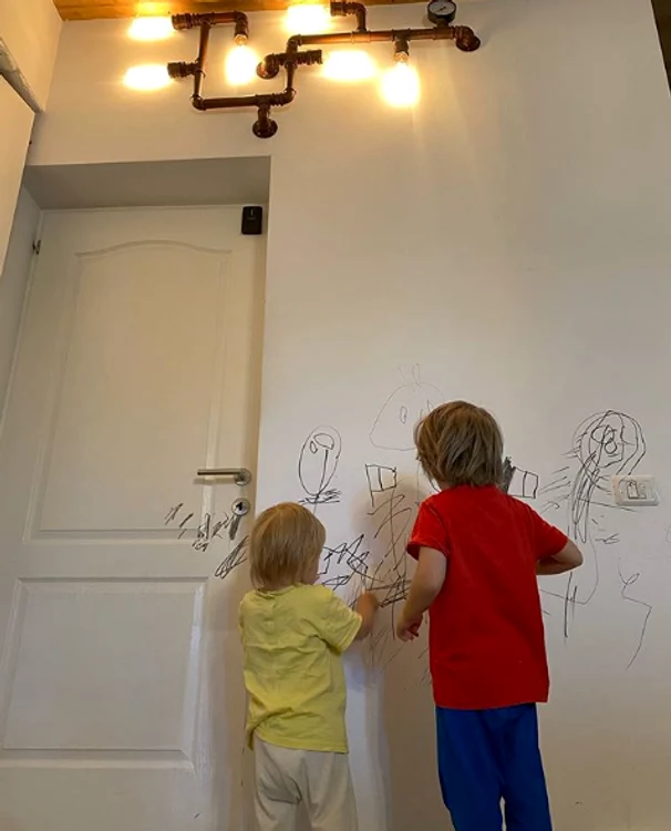 Aceasta este imaginea pentru care internauții au pus-o la zid pe Adela