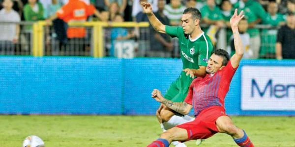 Amasha (în verde) l-a ridiculizat pe Iliev în meciul-tur  
