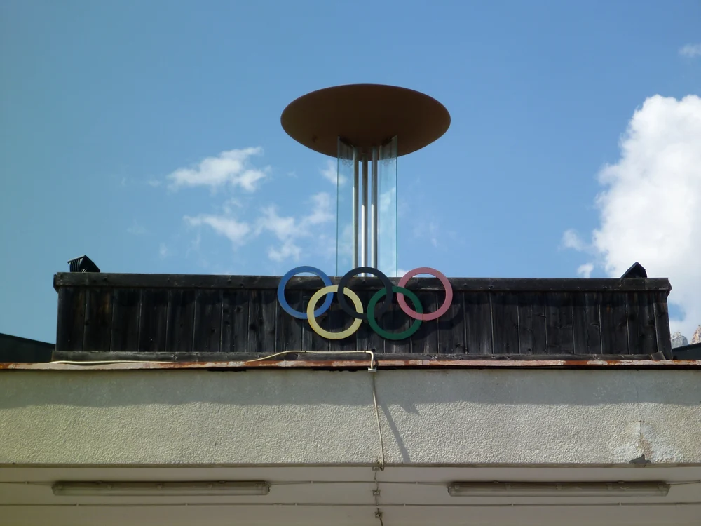 
    Stadionul Olimpico del Ghiaccio, din Cortina d’Ampezzo, Italiafoto: Wikipedia  