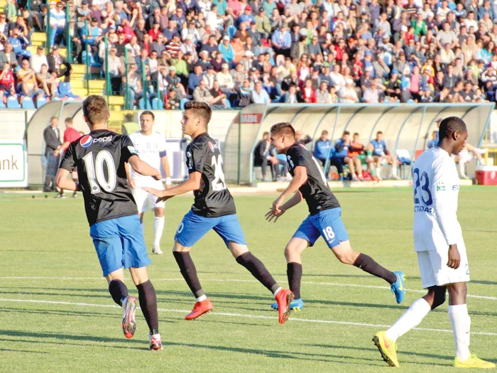 
    Ianis Hagi (centru) a marcat la primul meci ca titlular pentru Viitorul ConstanţaFoto: Mediafax  