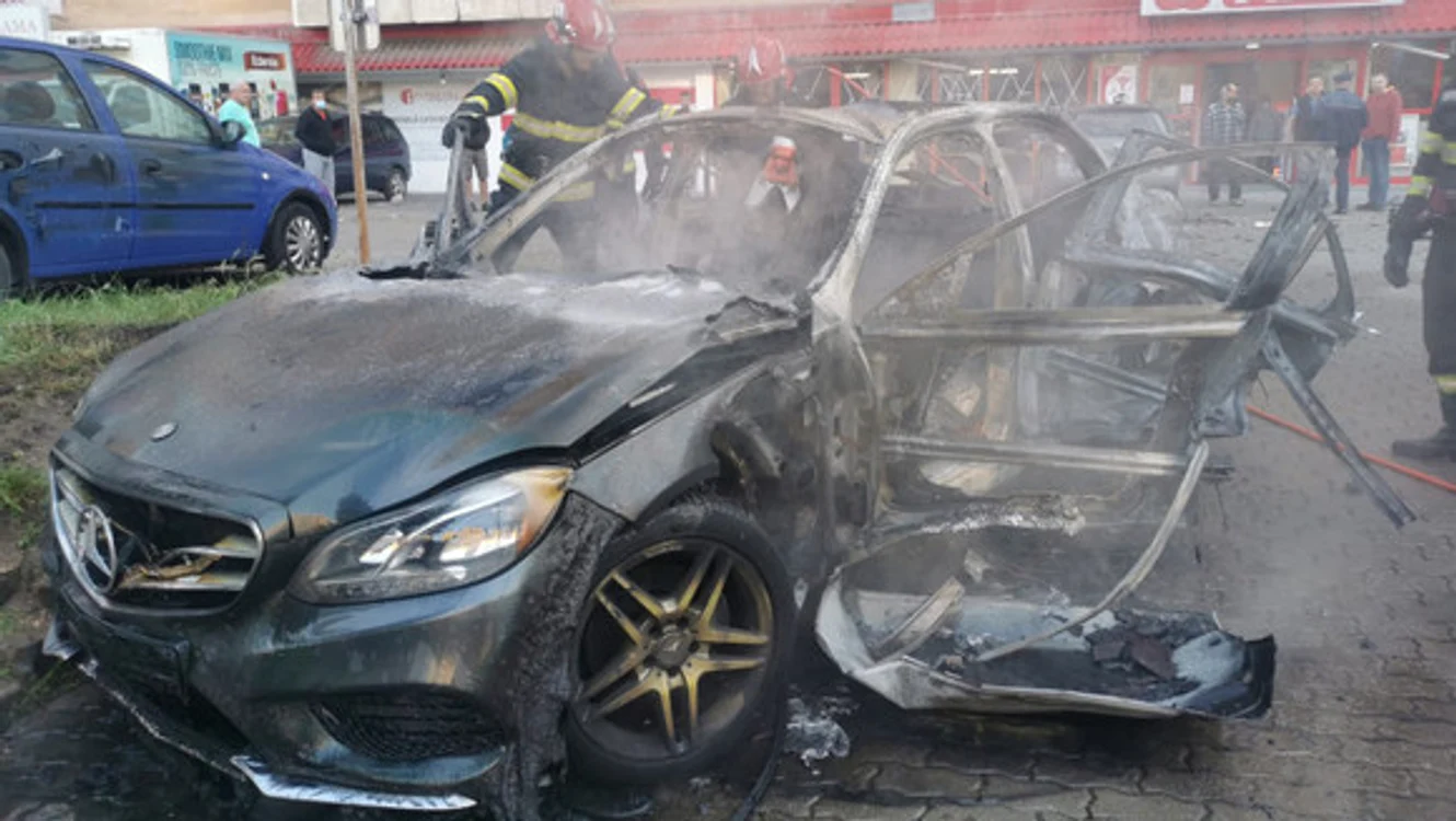 
    Omul de afaceri arădean Ioan Crișan a murit după ce o bombă pusă în mașina sa a explodat iar vehiculul a luat focFoto aradon.ro  