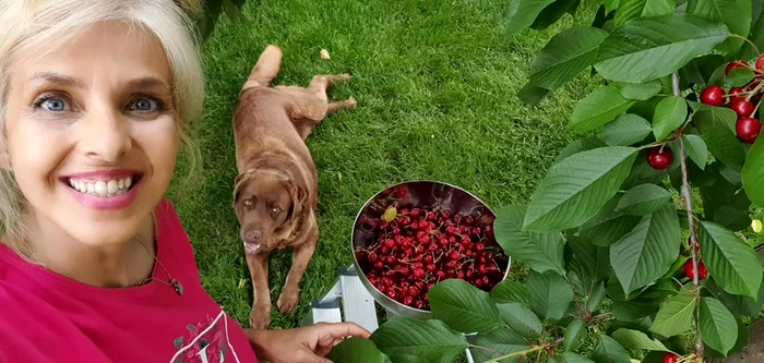 Bianca Brad, vegheată îndeaproape de căţeluşul familiei