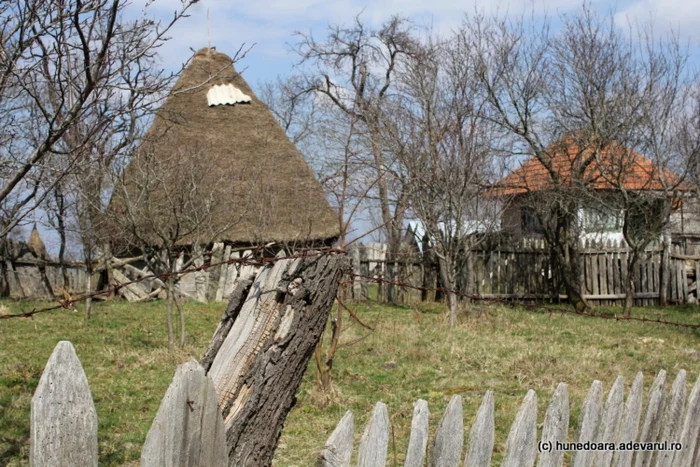 Case vechi din satul Bătrâna, Hunedoara. Foto: Daniel Guță. ADEVĂRUL